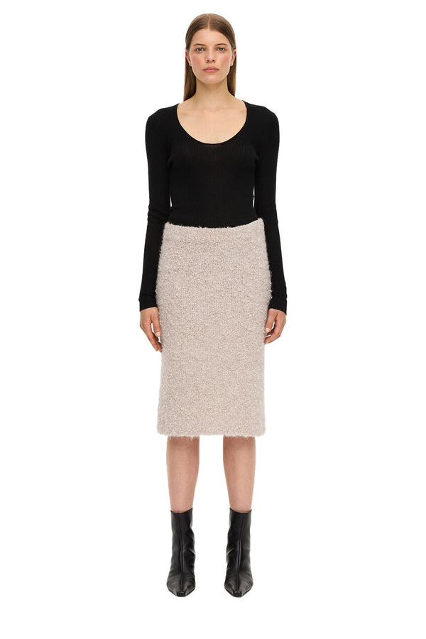 Model wearing the Kilena Alpaca wool-blend mini skirt in beige color from the brand BY MALENE BIRGER