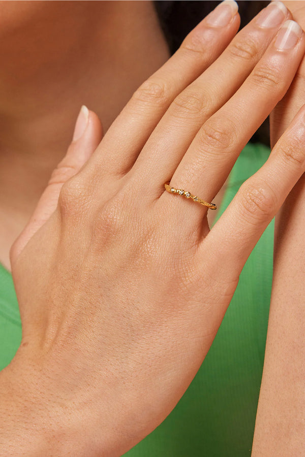 Model wearing the Lily ring in gold colour from the brand ENAMEL COPENHAGEN