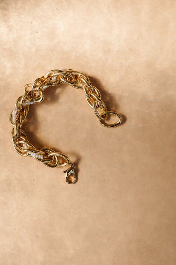 The Karen bracelet in gold and pearl colours from the brand GISEL B.