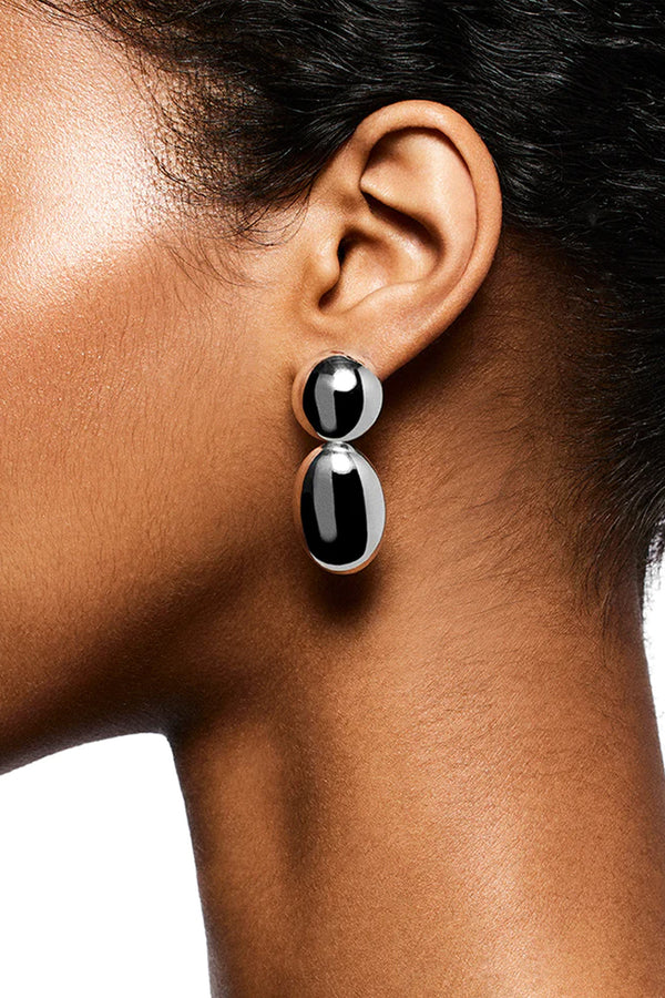 Model wearing the Klara stud earrings in silver colour from the brand LIÉ STUDIO