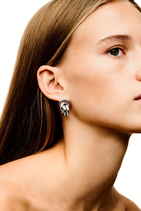 Model wearing the Vera stud earrings in silver colour from the brand LIÉ STUDIO