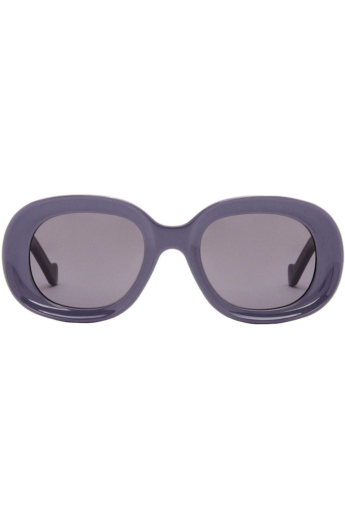 The oval anagram-embellished sunglasses in dusty lilac color with grey lenses from the brand LOEWE